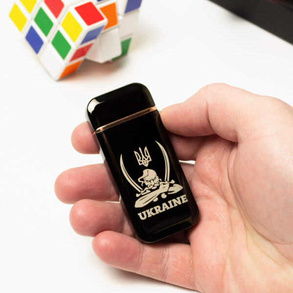 Запальничка електронна імпульсна USB Black 'Козак з гербом України' у подарунковій упаковці (1)