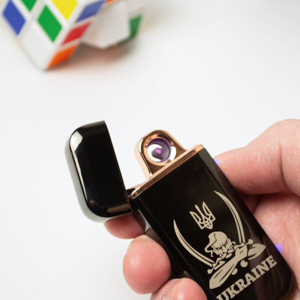 Запальничка електронна імпульсна USB Black 'Козак з гербом України' у подарунковій упаковці (1)